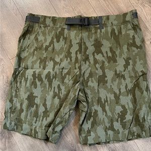 Lake & Trail Camo Cargo Shorts Size XL New